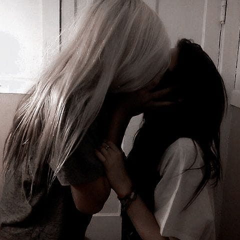 28. Barátnők extákkal